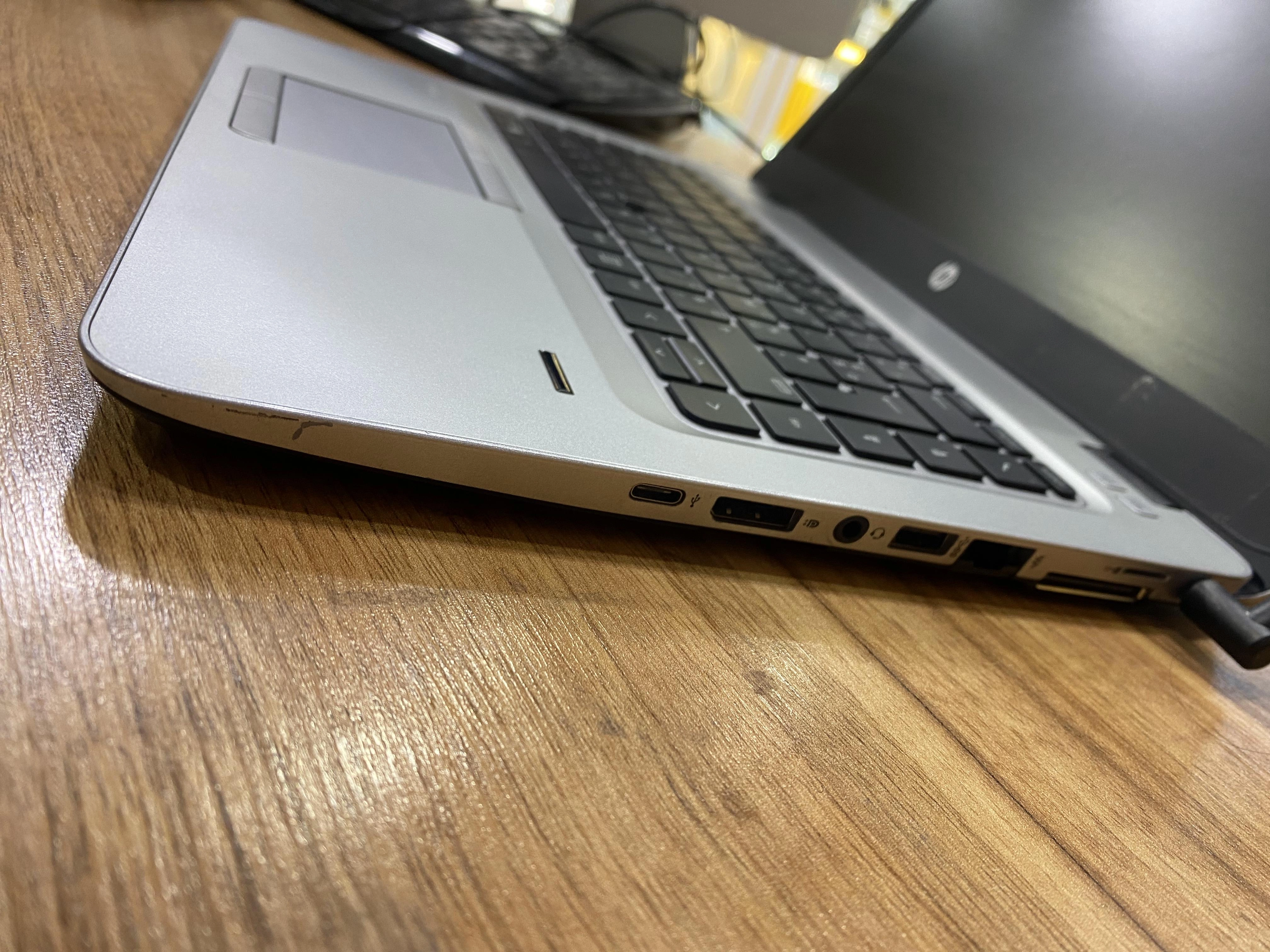 HP EliteBook 745 G4 RIGHT