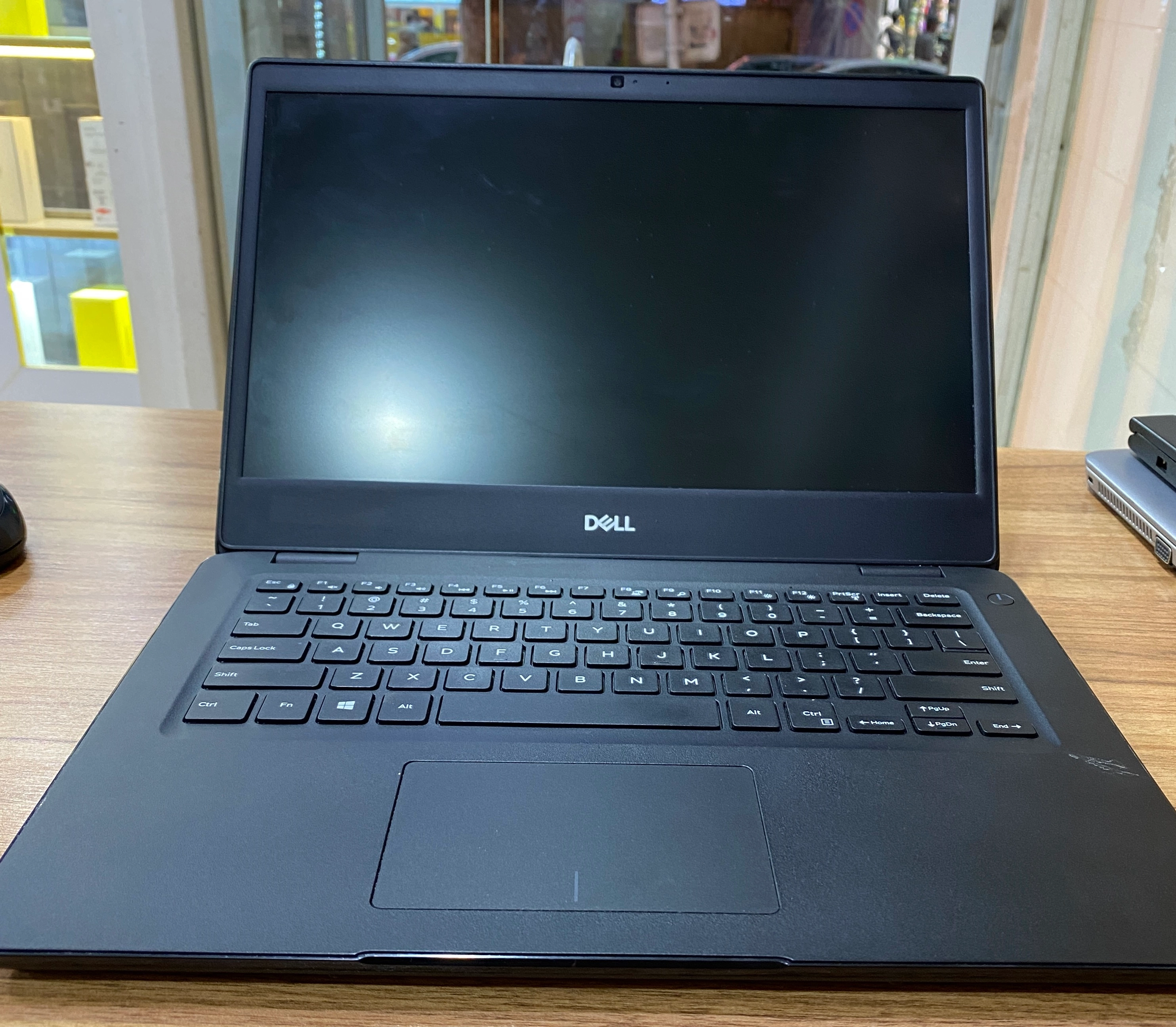 DELL LATITUDE 3400 front