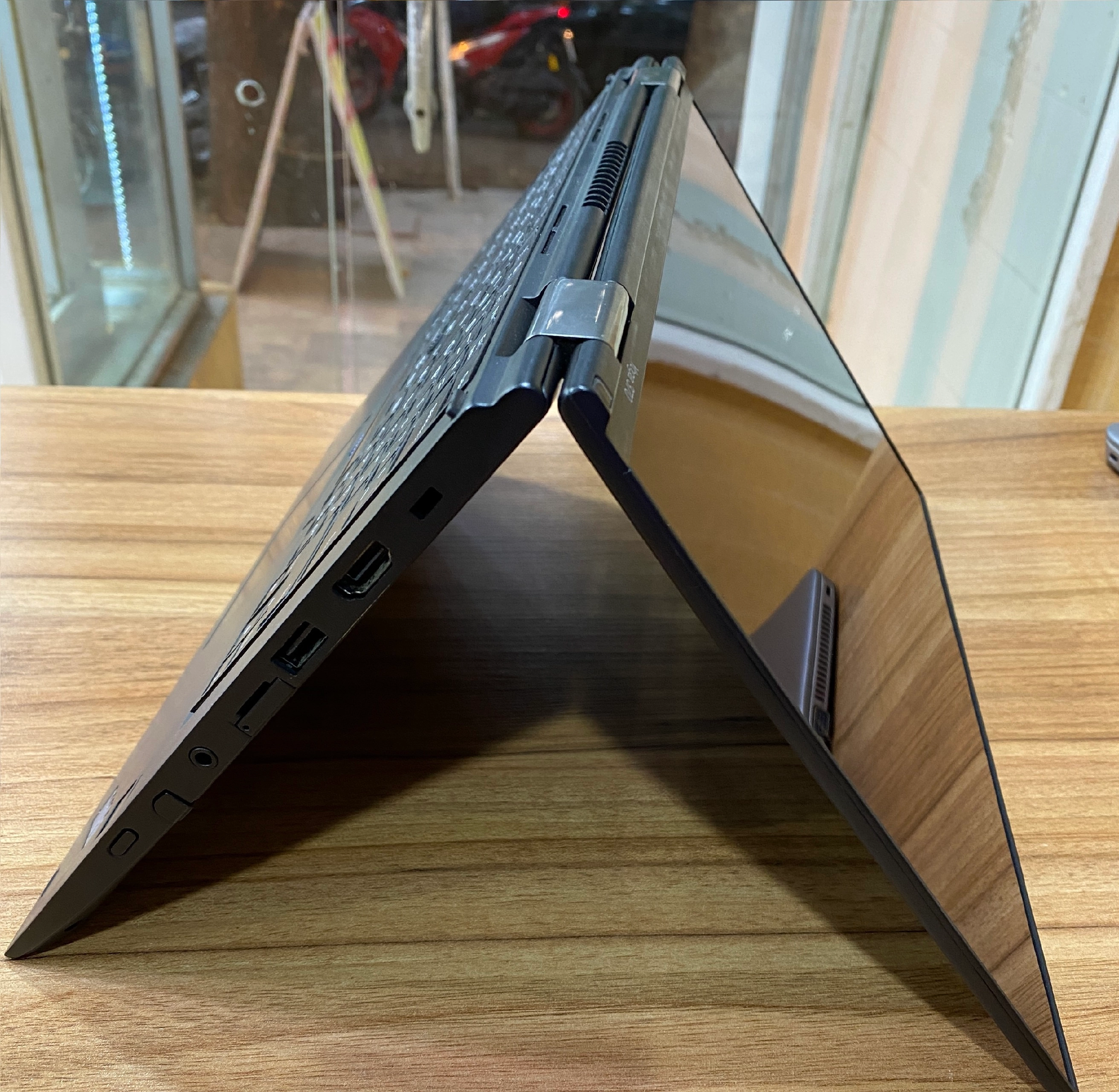 Lenovo Yoga 370 360